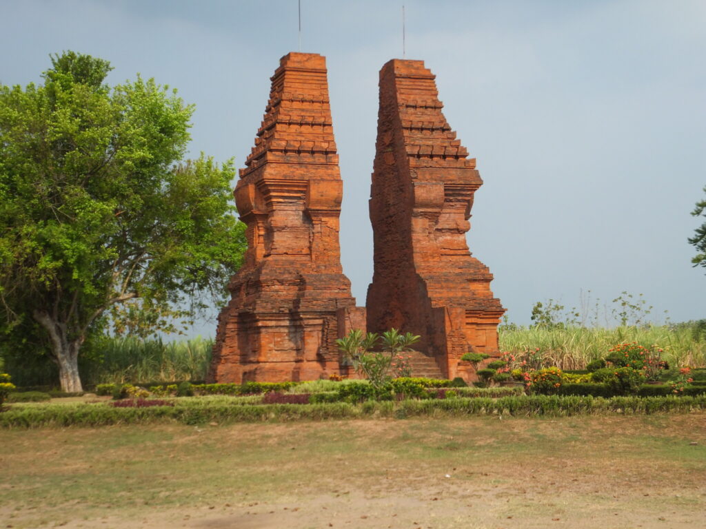 Gapura Wringing Lawang / リンギンローアン門