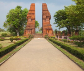 Gapura Wringing Lawang / リンギンローアン門