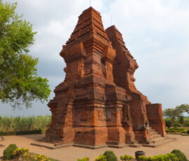 Gapura Wringing Lawang / リンギンローアン門
