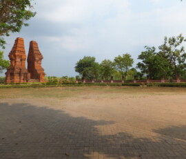 Gapura Wringing Lawang / リンギンローアン門