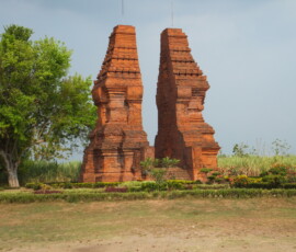 Gapura Wringing Lawang / リンギンローアン門