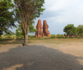 Gapura Wringing Lawang / リンギンローアン門
