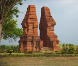 Gapura Wringing Lawang / リンギンローアン門